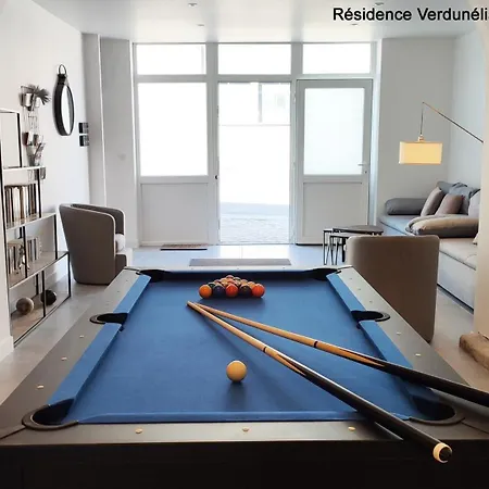 Confort Et Standing A *