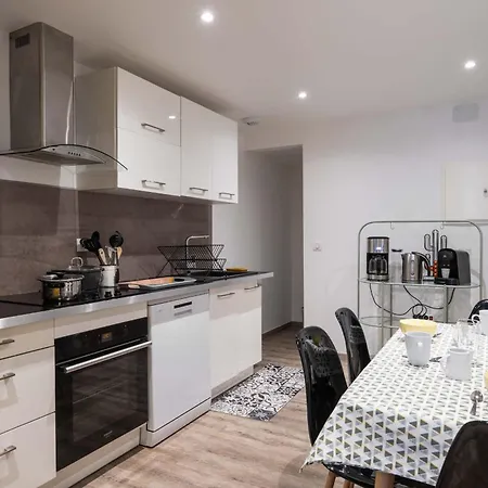 Confortable 4 Etoiles Avec Parking A Seulement 150m Des Thermes De Apartment Bains-les-Bains