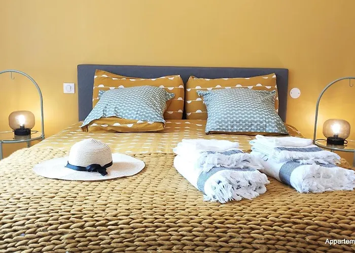 Confortable Appartement 4 Etoiles Avec Parking A Seulement 150M Des Thermes De Bains-Les-Bains *