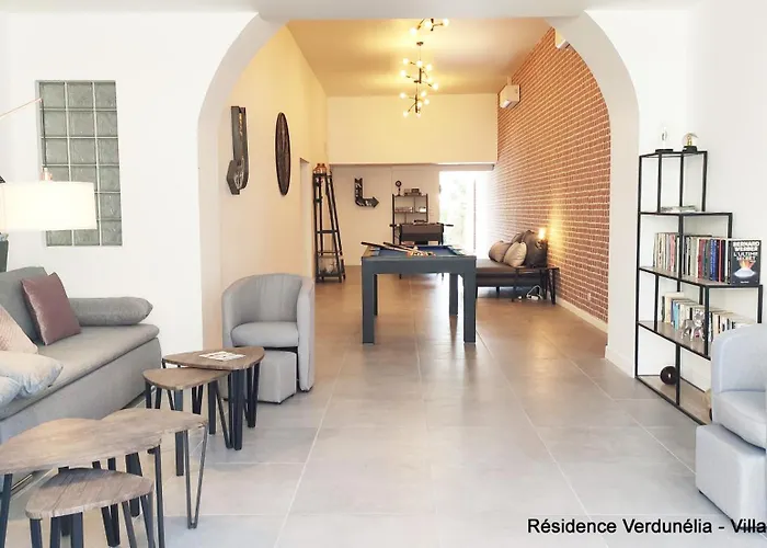 Lägenhet Confortable Appartement 4 Etoiles Avec Parking A Seulement 150M Des Thermes De Bains-Les-Bains *